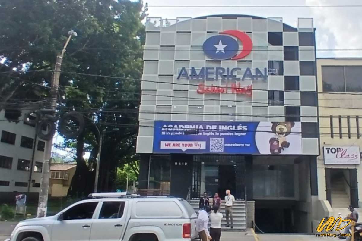 Aviso exterior volumétrico en acrílico e iluminación LED interna
