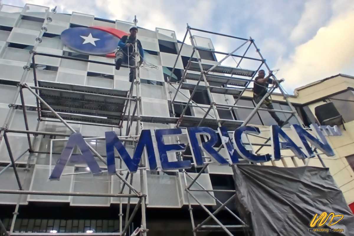 Aviso exterior volumétrico en acrílico e iluminación LED interna